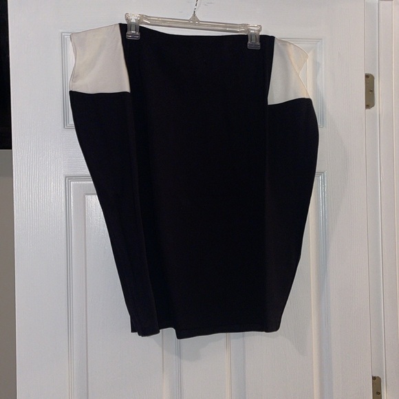 Liz Claiborne Top/skirt set - Picture 5 of 8